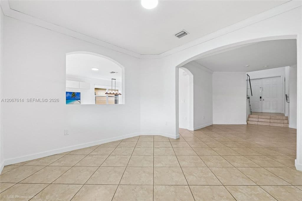 4-bedroom Property — 8666 NW 109th Ct #8666