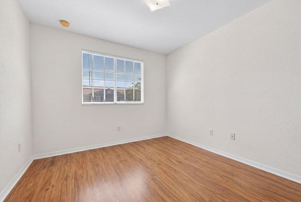 3+1 Mülk — 5951 Manchester Way
