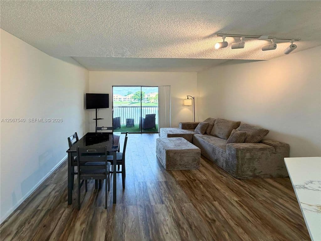 2-bedroom Condo — 5200 NW 31st Ave APT 217