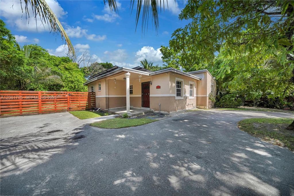 3+1 Müstakil ev — 6401 SW 63rd Ct