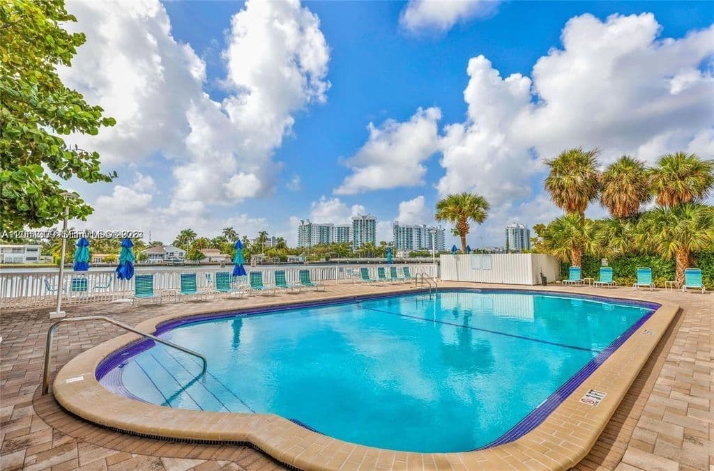 2+1 Condo — 1455 N Treasure Dr #Penthouse H