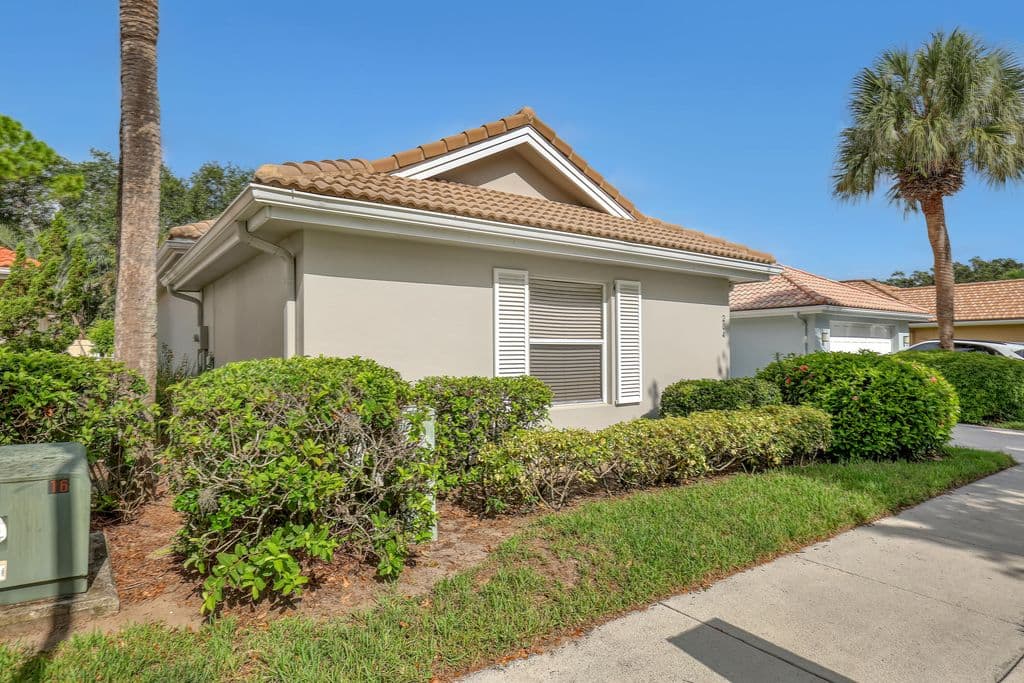 3-bedroom Single-Family Home — 204 S HAMPTON Drive