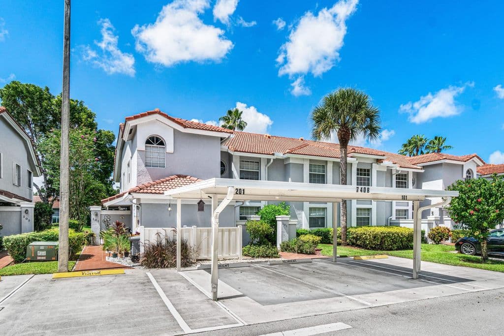 3+1 Condo — 7408 Lake Meadow Way #101
