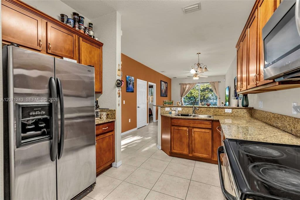 4+1 Mülk — 1810 SW 91st Ave