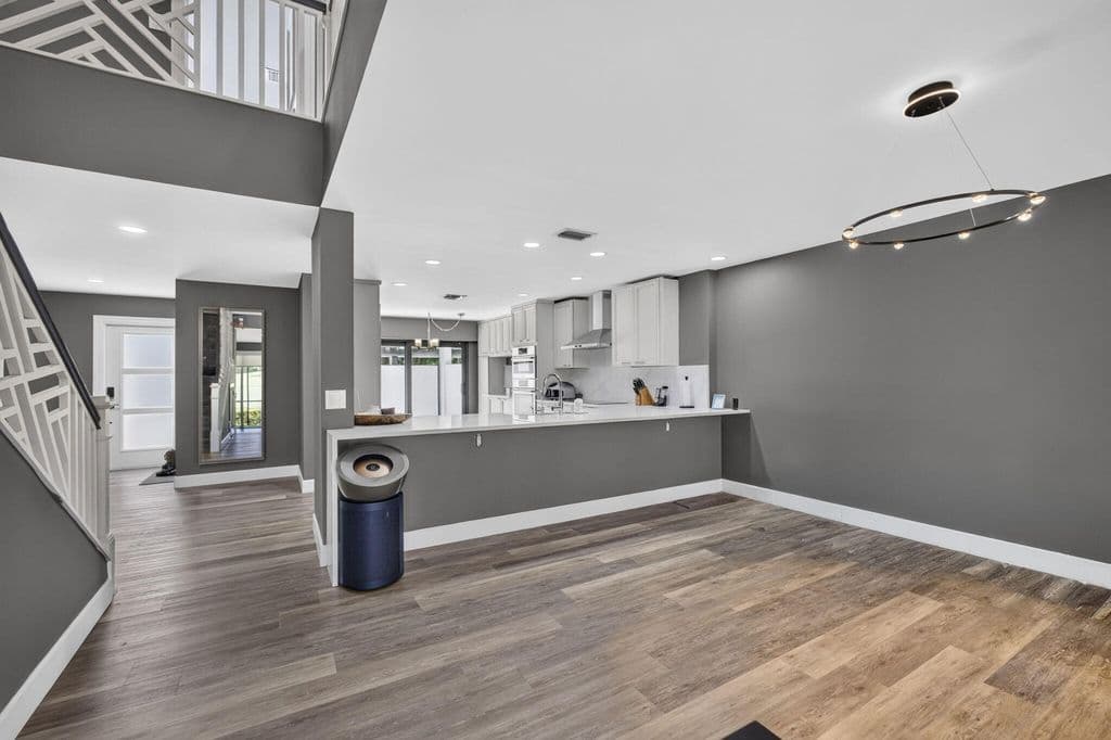 3-bedroom Condo — 2435 PRESIDENTIAL Way #G