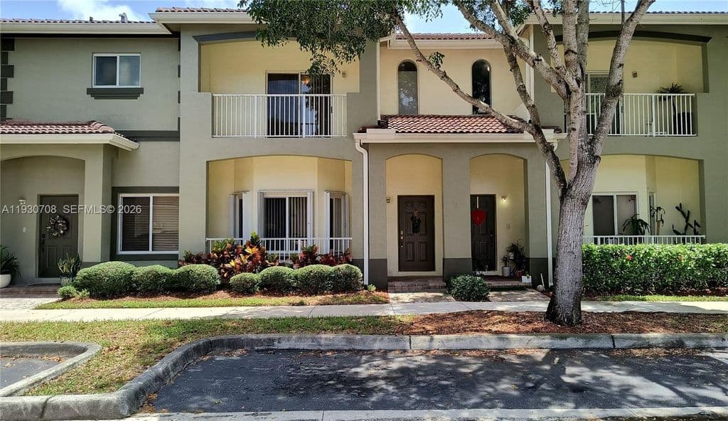 2+1 Mülk — 2452 SE 19th Ct