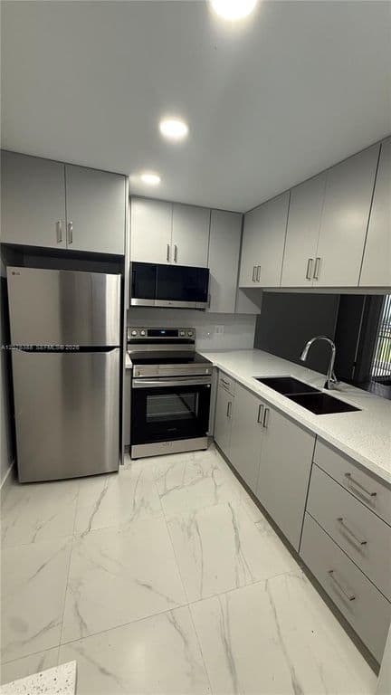 2+1 Condo — 2750 W 63rd Pl #12-24