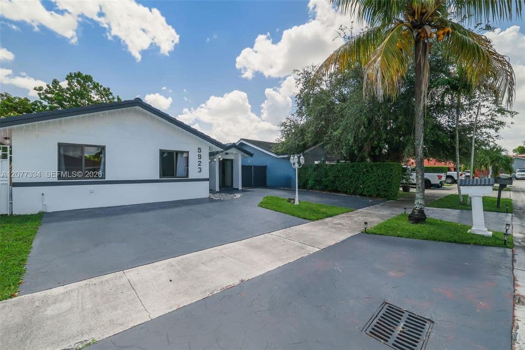 4+1 Müstakil ev — 5923 SW 147th Pl