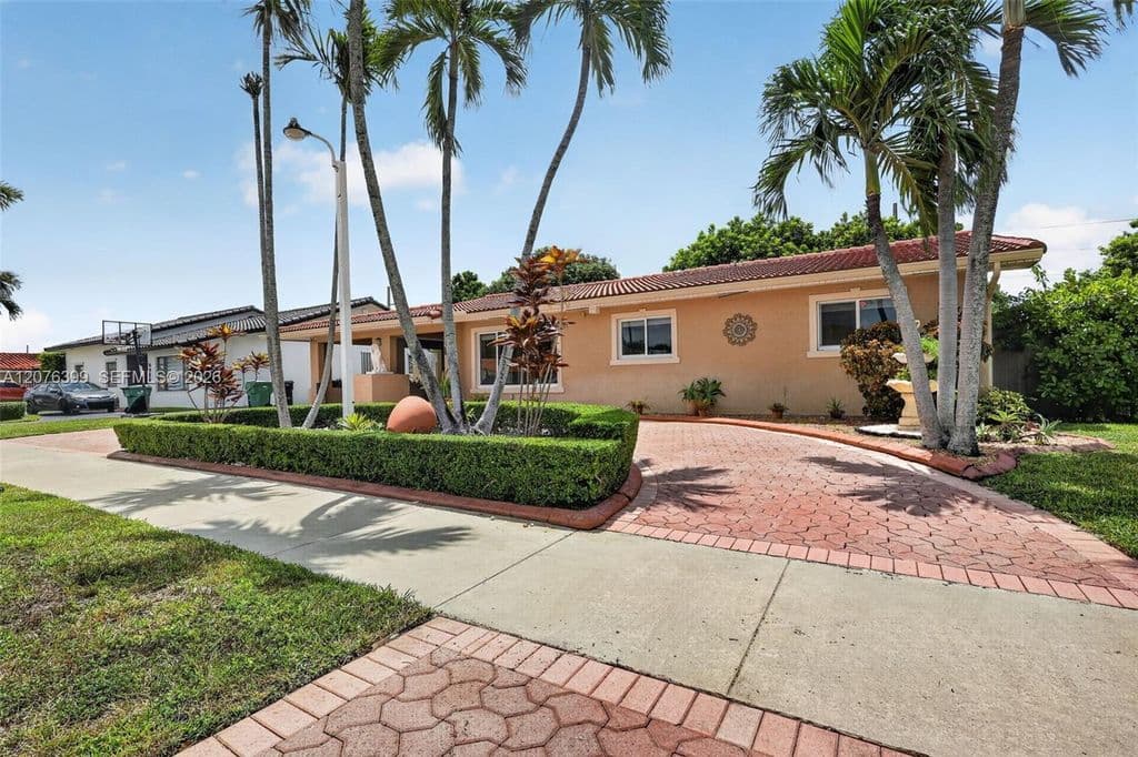 4+1 Müstakil ev — 8936 SW 11th St