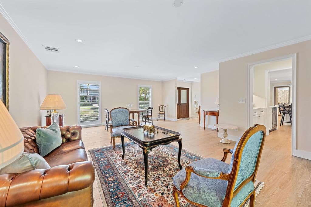 5-bedroom Single-Family Home — 11785 Lake Shore Place