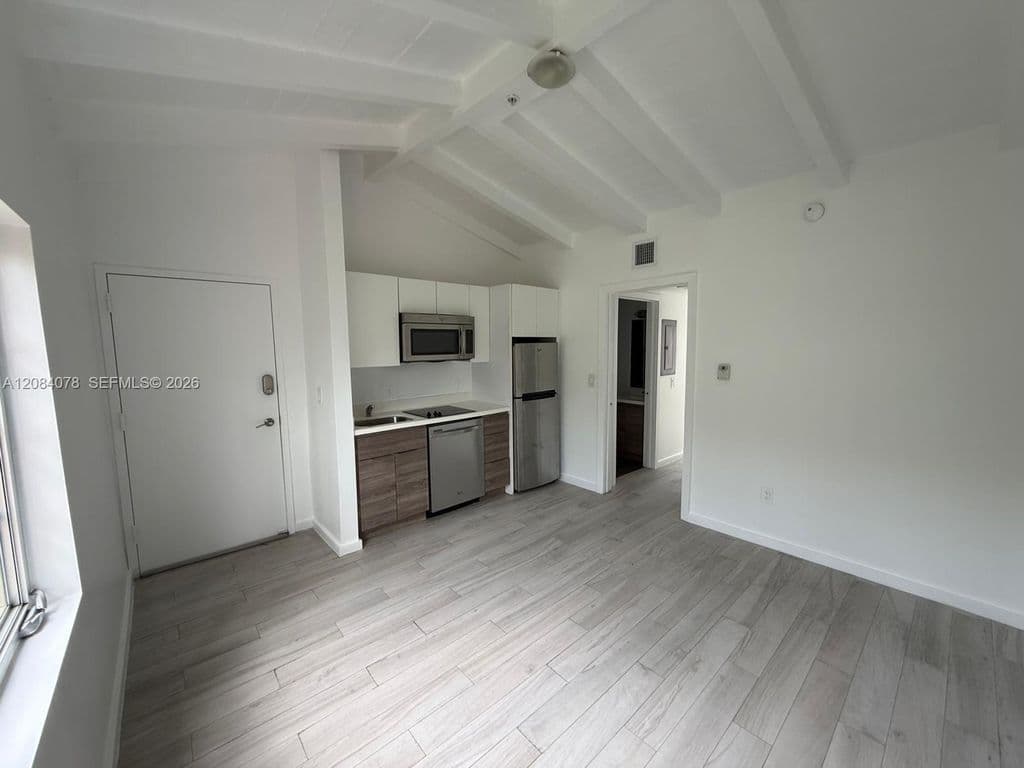 1-bedroom Condo — 1450 Meridian Ave #202