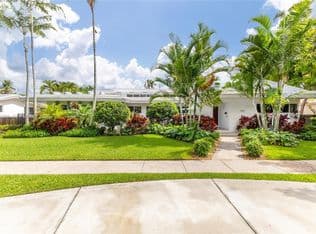 5+1 Müstakil ev — 857 NE 98th St, Miami Shores, 33138