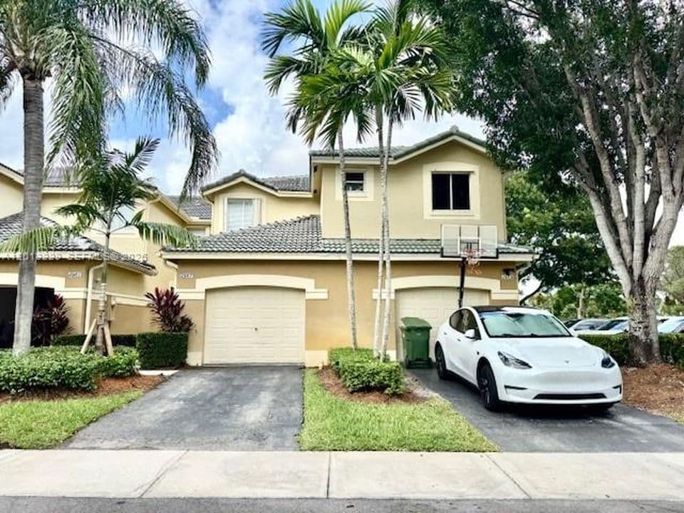 3-bedroom Property — 2567 Cordoba Bnd
