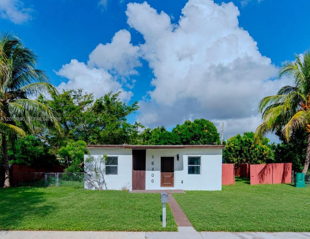2+1 Müstakil ev — 16400 NW 23rd Ct