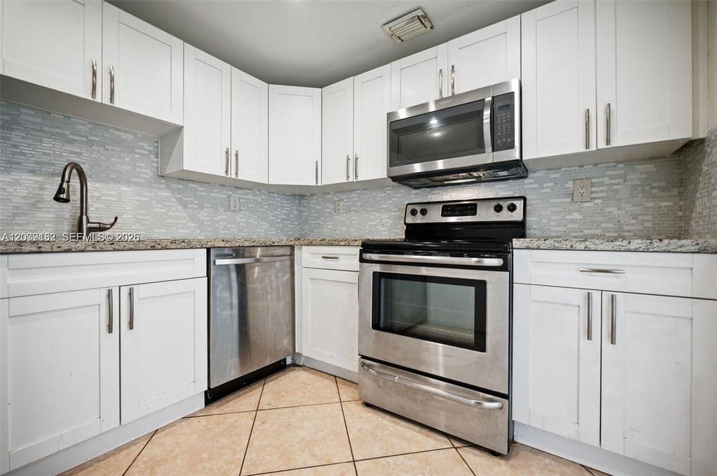 2-bedroom Condo — 200 178th Dr APT 505