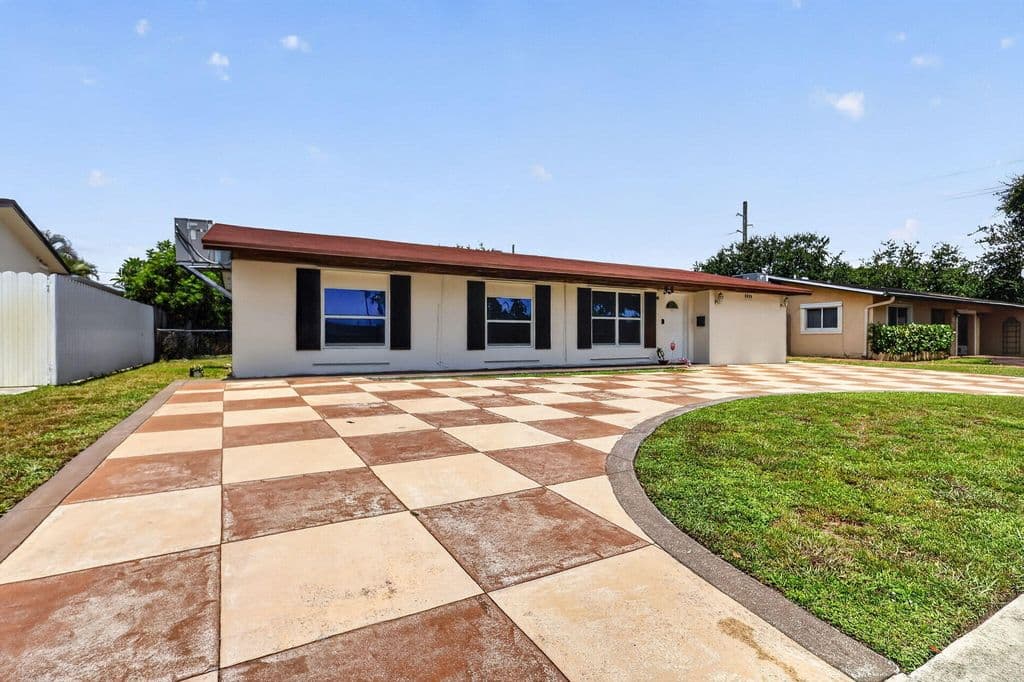 4-bedroom Single-Family Home — 2220 N 47th Avenue