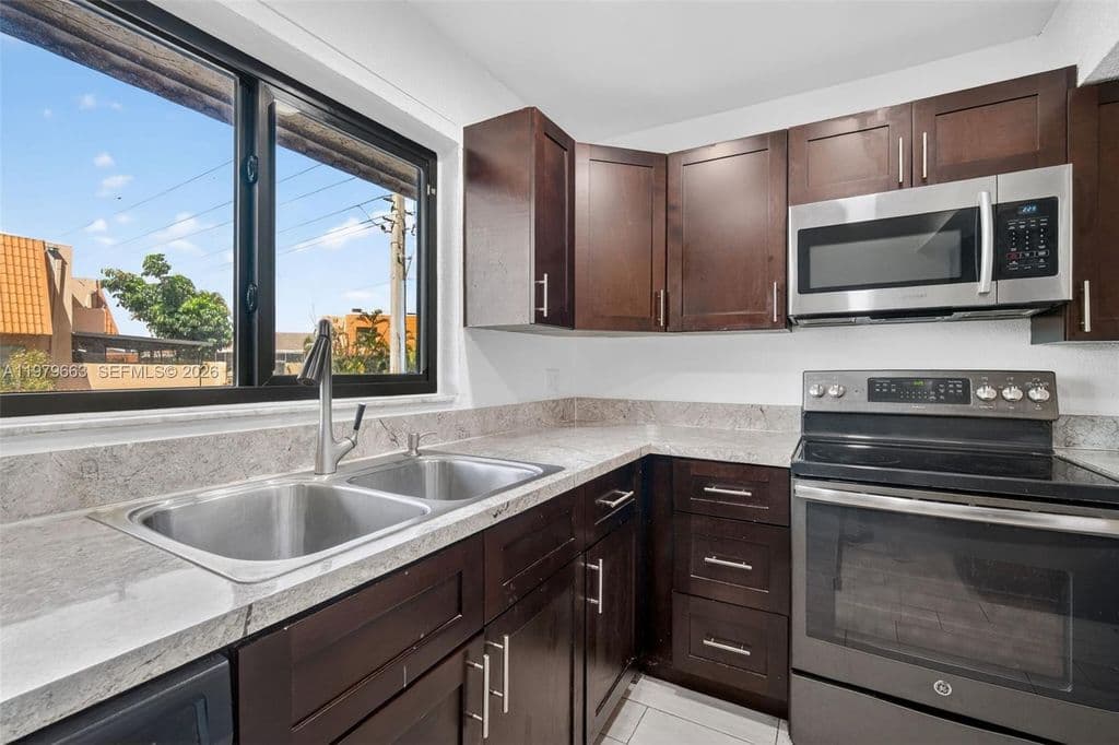 4-bedroom Property — 1451 NW 92nd Ave #191