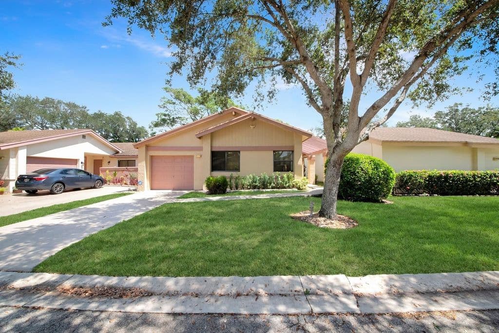 2-bedroom Single-Family Home — 4425 Cordia Circle
