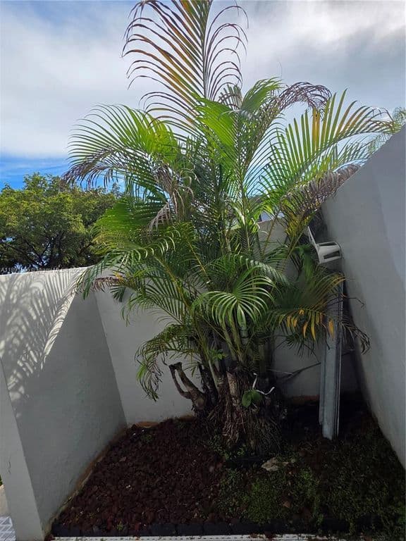 2-bedroom Condo — 8000 SW 152nd Ave APT 115