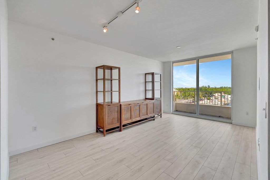 1+1 Condo — 100 NE 6th Street #505