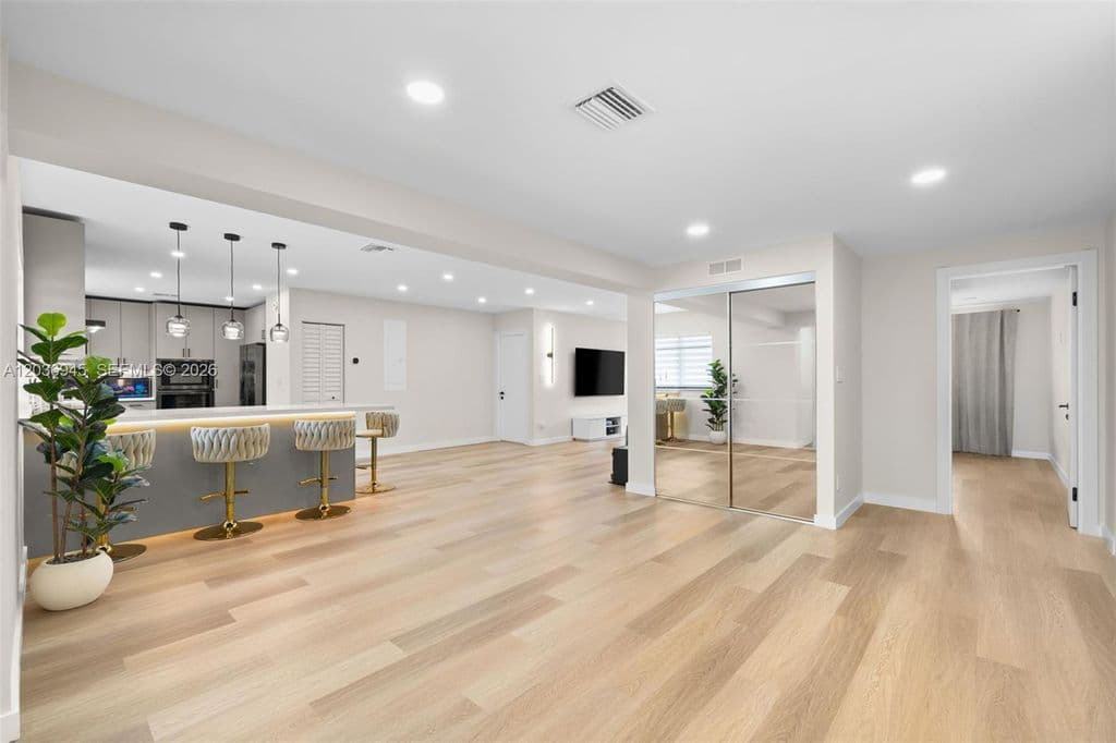 4+1 Müstakil ev — 1178 Grant St