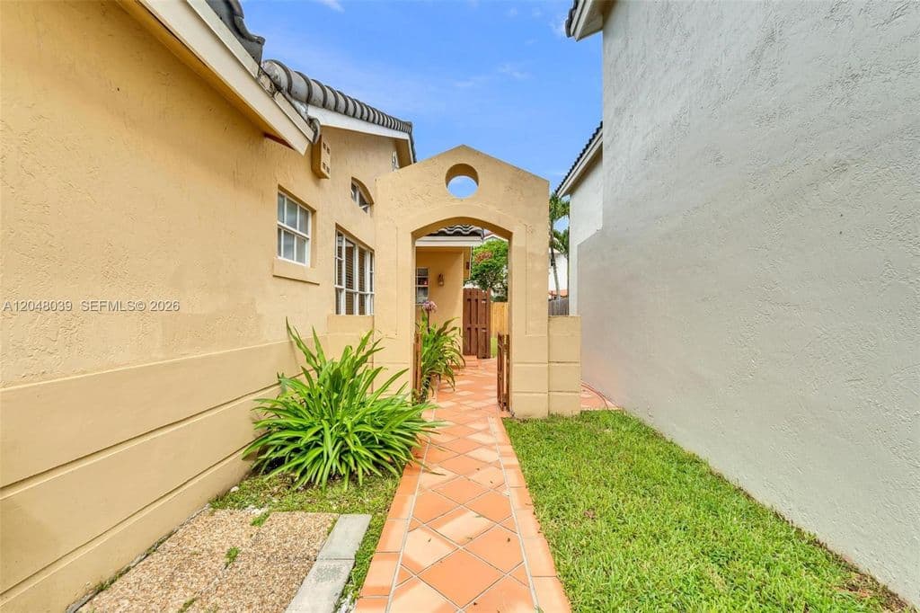 3+1 Müstakil ev — 4916 SW 154th Ave
