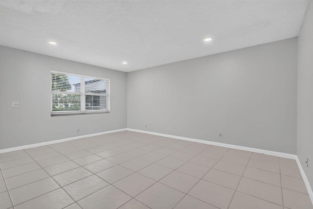 2+1 Condo — 40 Burgundy A