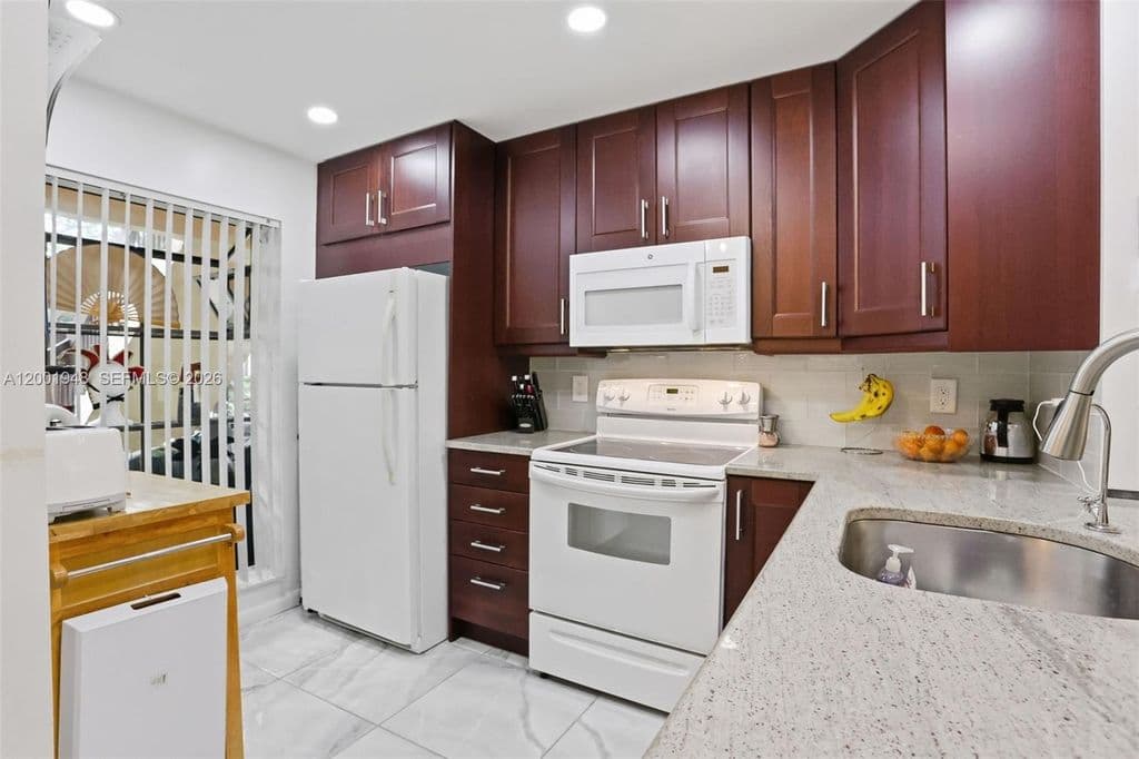 2+1 Condo — 2225 SW 15th St APT 223