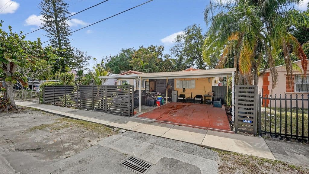 3+1 Müstakil ev — 154 NW 67th Street