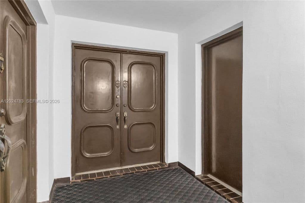 3-bedroom Condo — 13951 Kendale Lakes Cir #208A