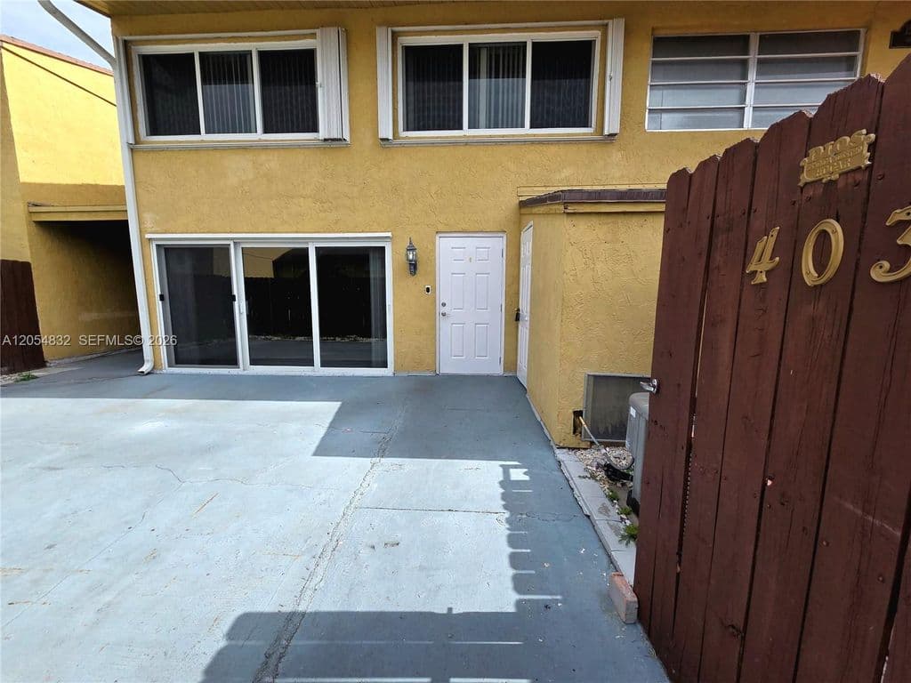 3+1 Mülk — 15460 SW 82nd Ln APT 403