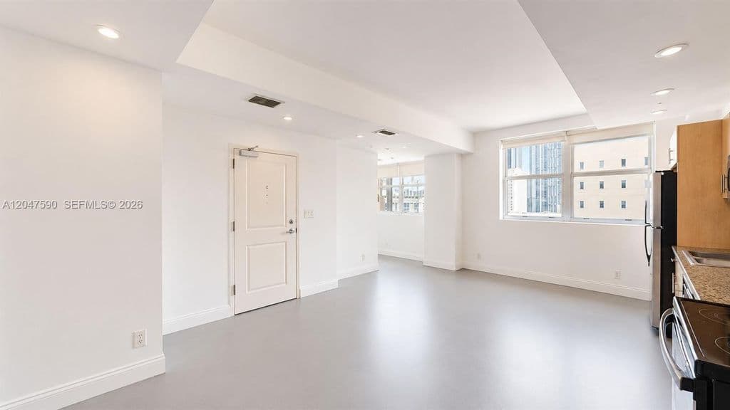 1-bedroom Condo — 111 E Flagler St APT 810