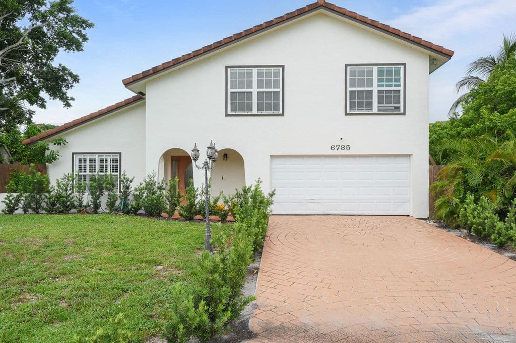 3-bedroom Single-Family Home — 6785 ESCONDIDA Drive