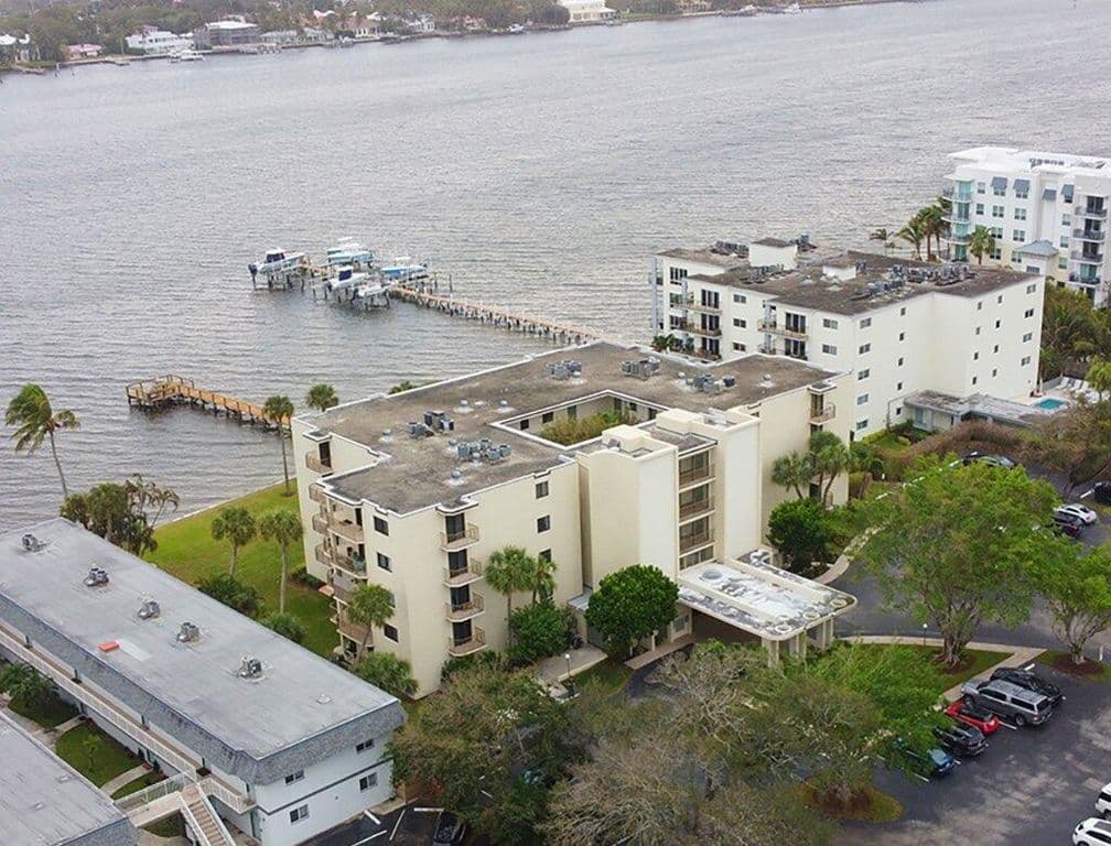 2+1 Condo — 1202 S Lake Drive #502