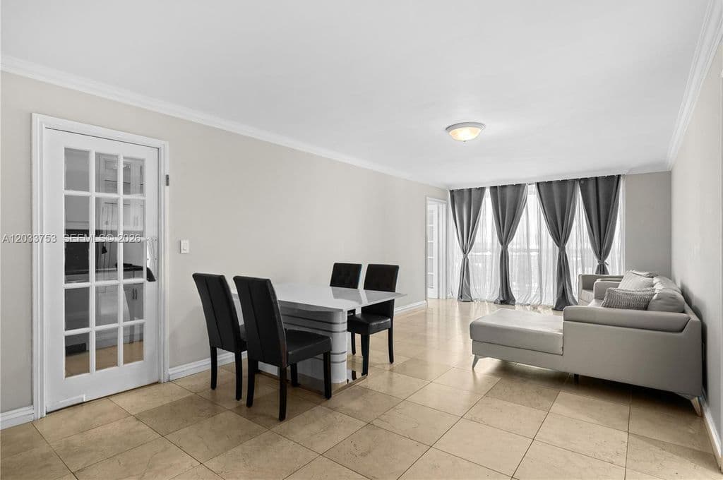 2+1 Condo — 18011 Biscayne Blvd APT 902