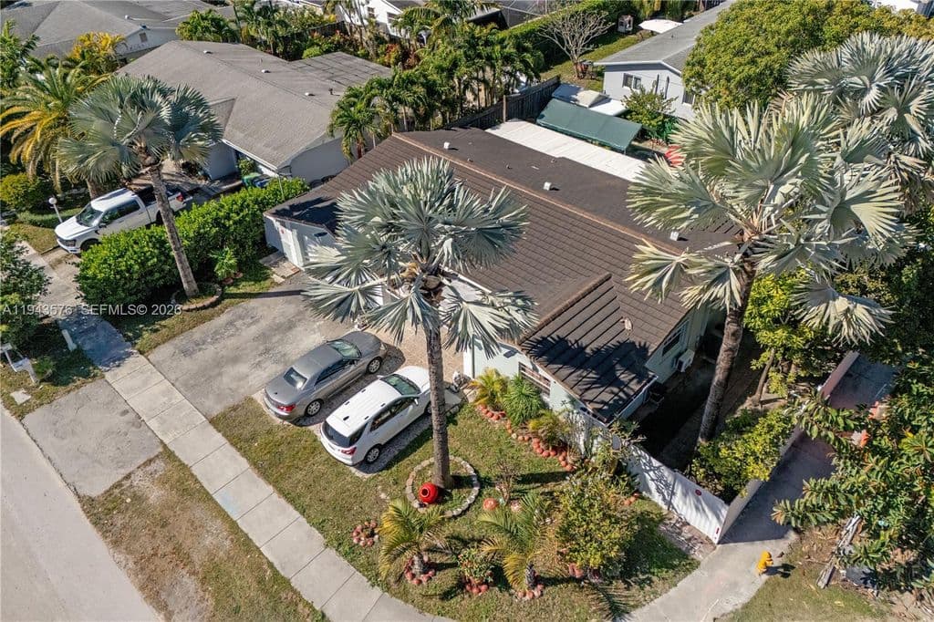 6-bedroom Single-Family Home — 20150 SW 89th Ct
