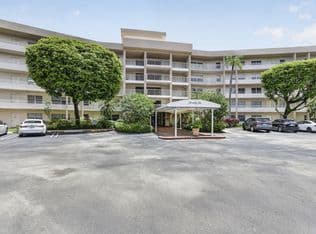 3-bedroom Condo — 3900 Oaks Clubhouse Drive #410, Pompano Beach, 33069