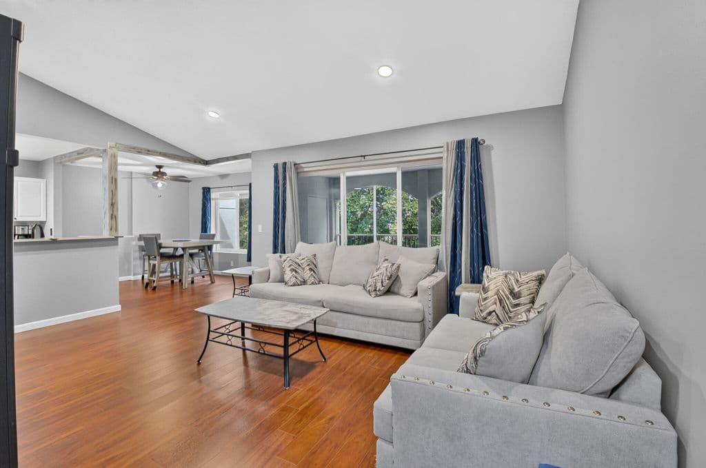 2-bedroom Condo — 815 W BOYNTON BEACH Boulevard #15-202