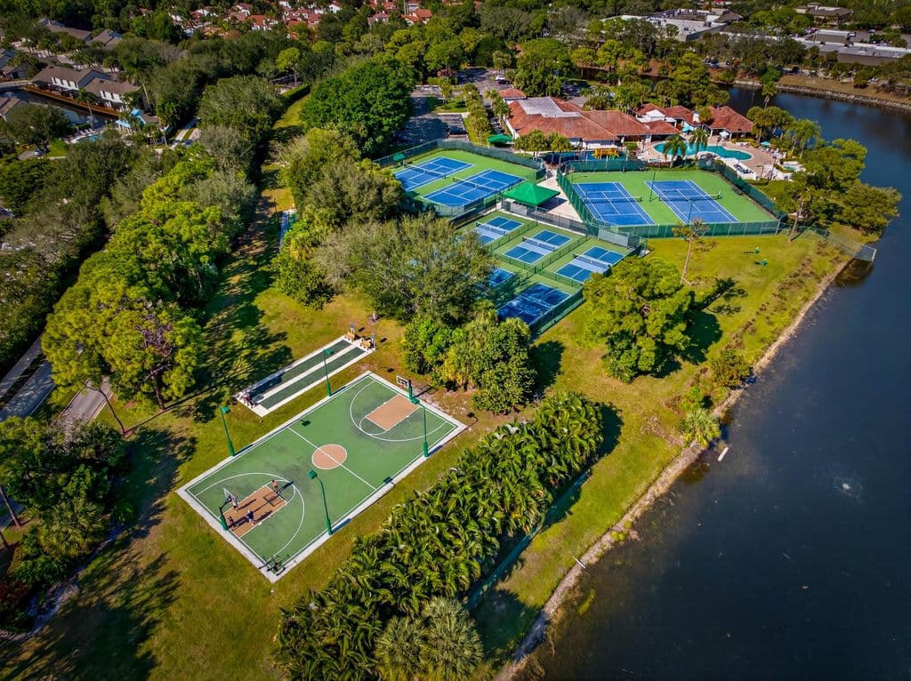 4-bedroom Single-Family Home — 113 Egret Circle