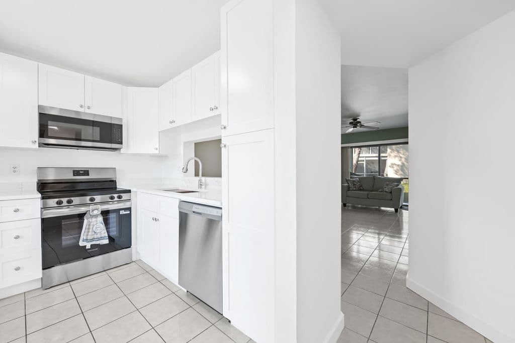 2-bedroom Condo — 5570 Lakeside Drive #102