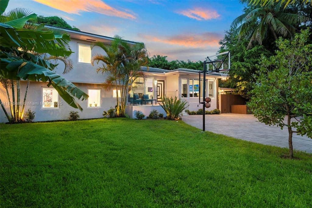 5+1 Müstakil ev — 1019 NE 87th St