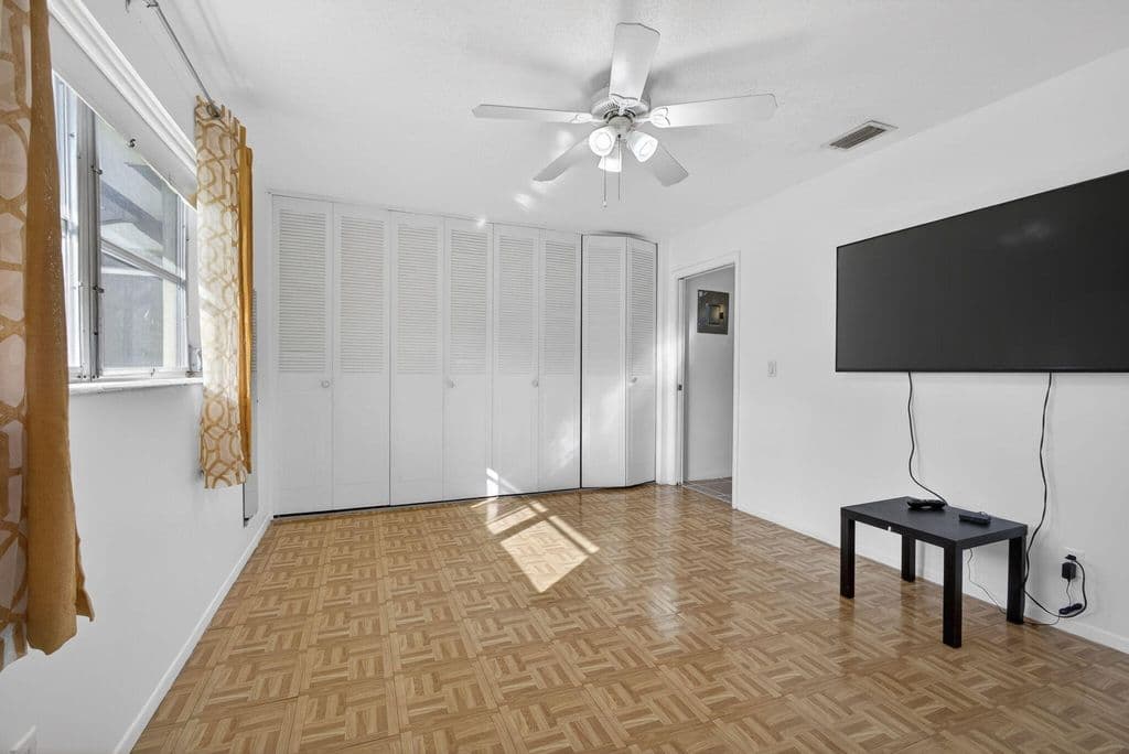 2+1 Condo — 2833 Crosley Drive W #C