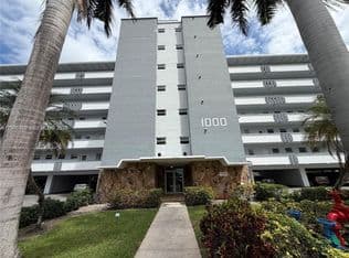 2-bedroom Condo — 1000 NE 14th Ave APT 210, Hallandale Beach, 33009