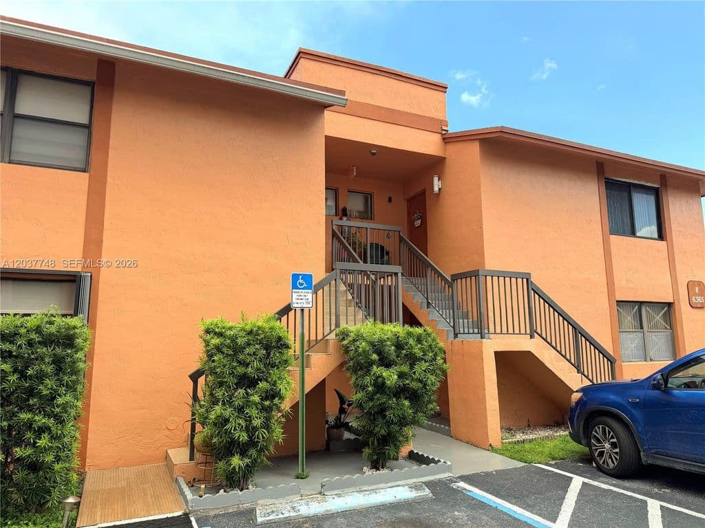 2-bedroom Condo — 6365 W 27th Ct #248