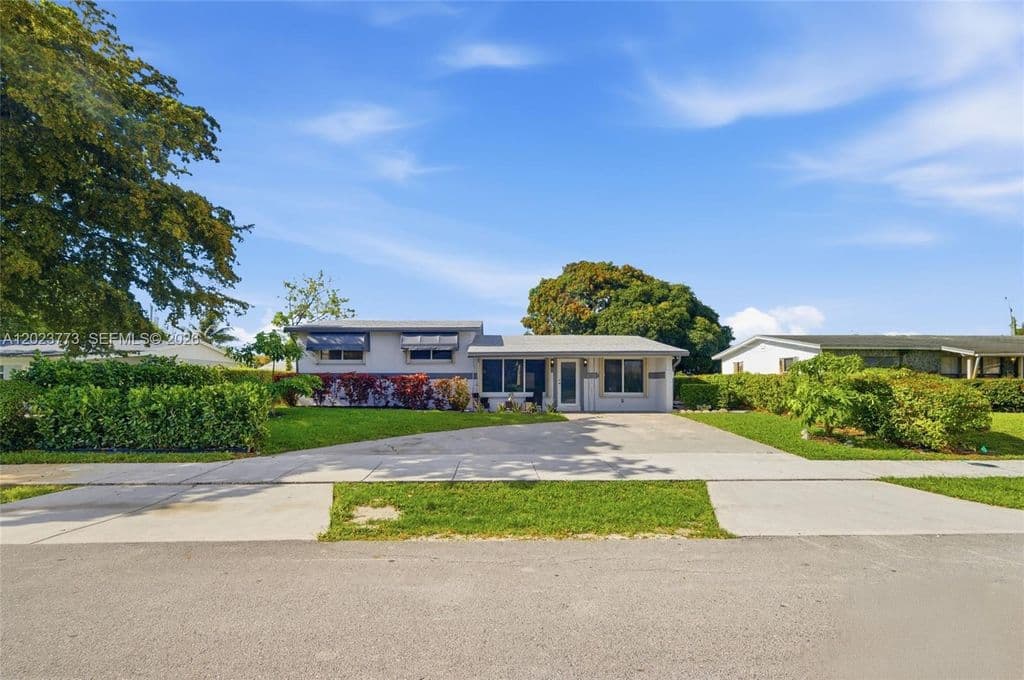 4+1 Müstakil ev — 2780 NW 25th St