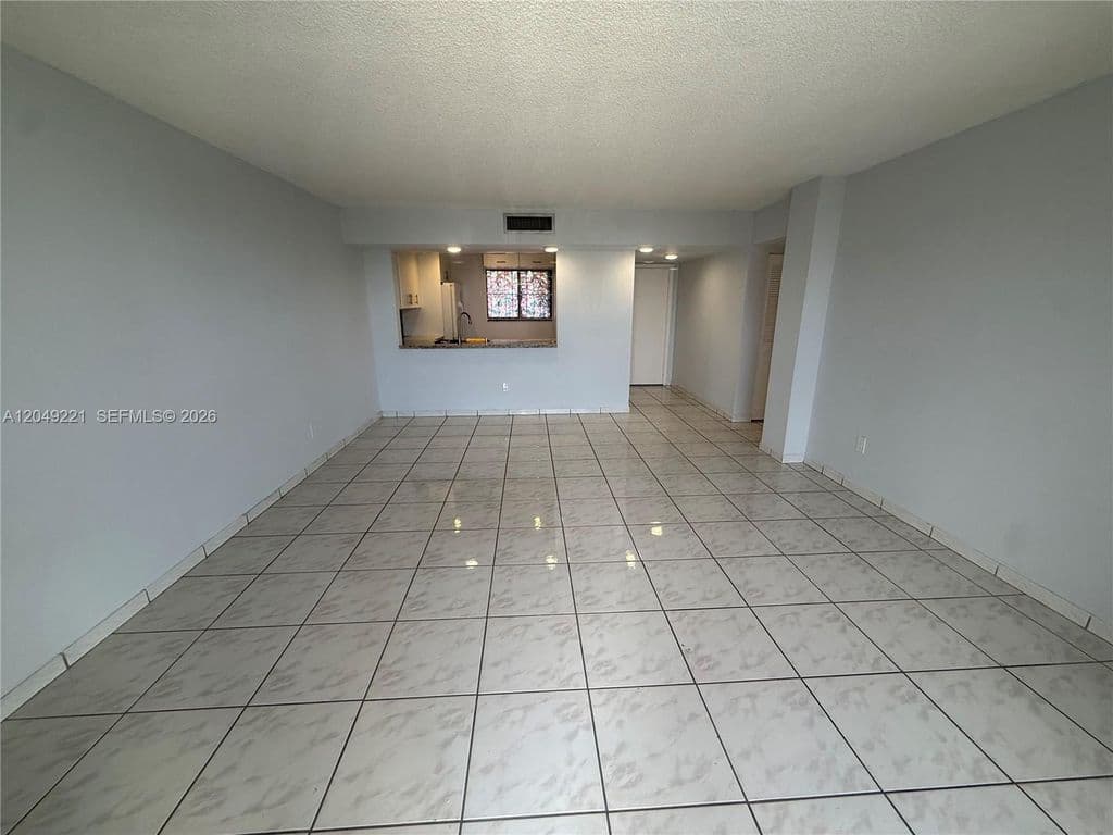 2+1 Condo — 8625 NW 8th St APT 420
