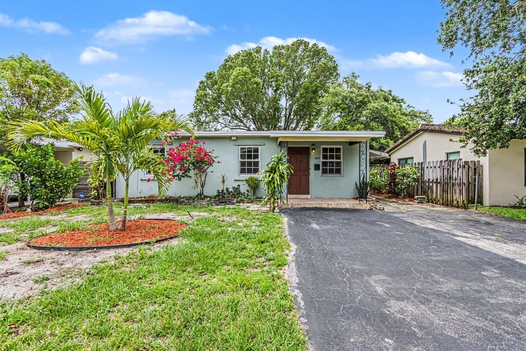 3-bedroom Single-Family Home — 604 NE 14th Place