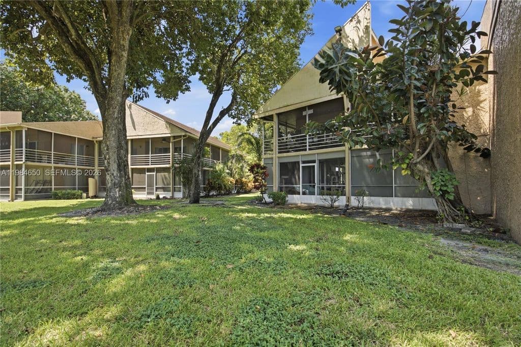 3-bedroom Condo — 7532 NW 86th Ter APT 104