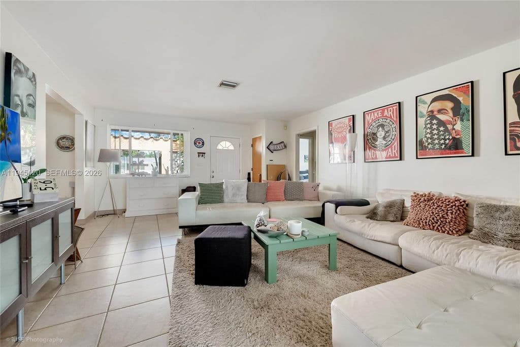 4+1 Müstakil ev — 5700 SW 45th Ter