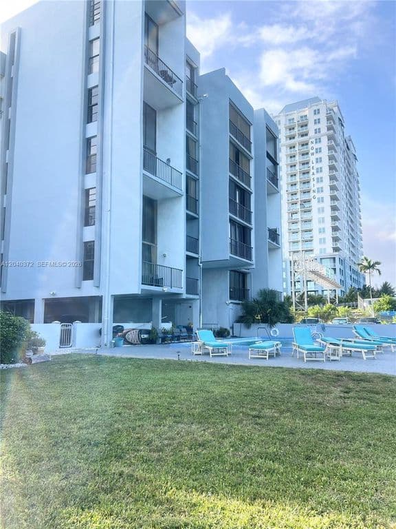 1+1 Condo — 7899 NE Bayshore Ct APT 6A